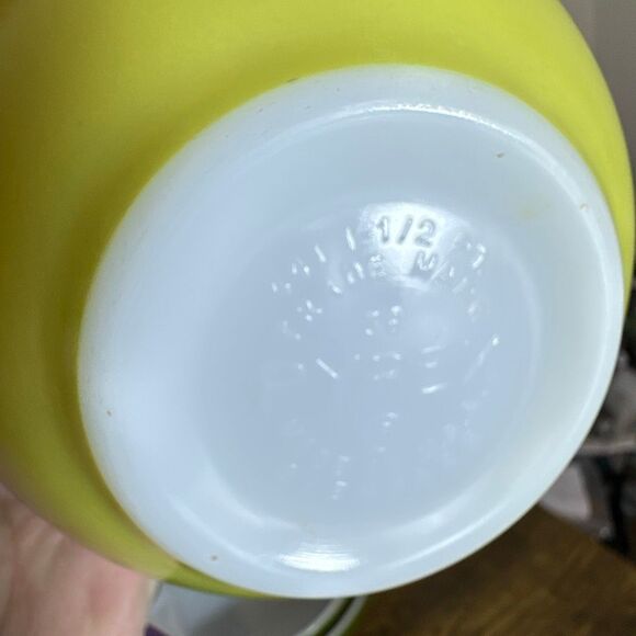 Pyrex Verde Green Cinderella Nesting Mixing Bowls Set of 3 Bowls 441, 443, 444 - Picture 3 of 12